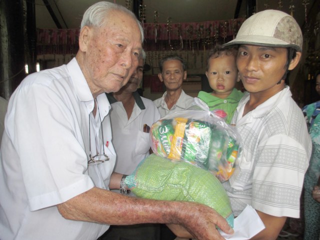 Một đời làm từ thiện bằng tấm lòng và trách nhiệm